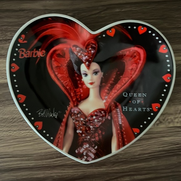 Vintage 1995 Barbie Queen of Hearts heart shaped collectors plate. - Picture 12 of 15